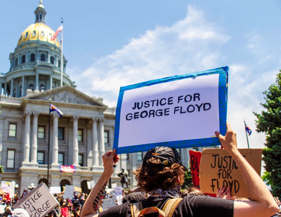 people-in-denver-colorado-protesting-the-murder-of-george-floyd_t20_R0l7BX