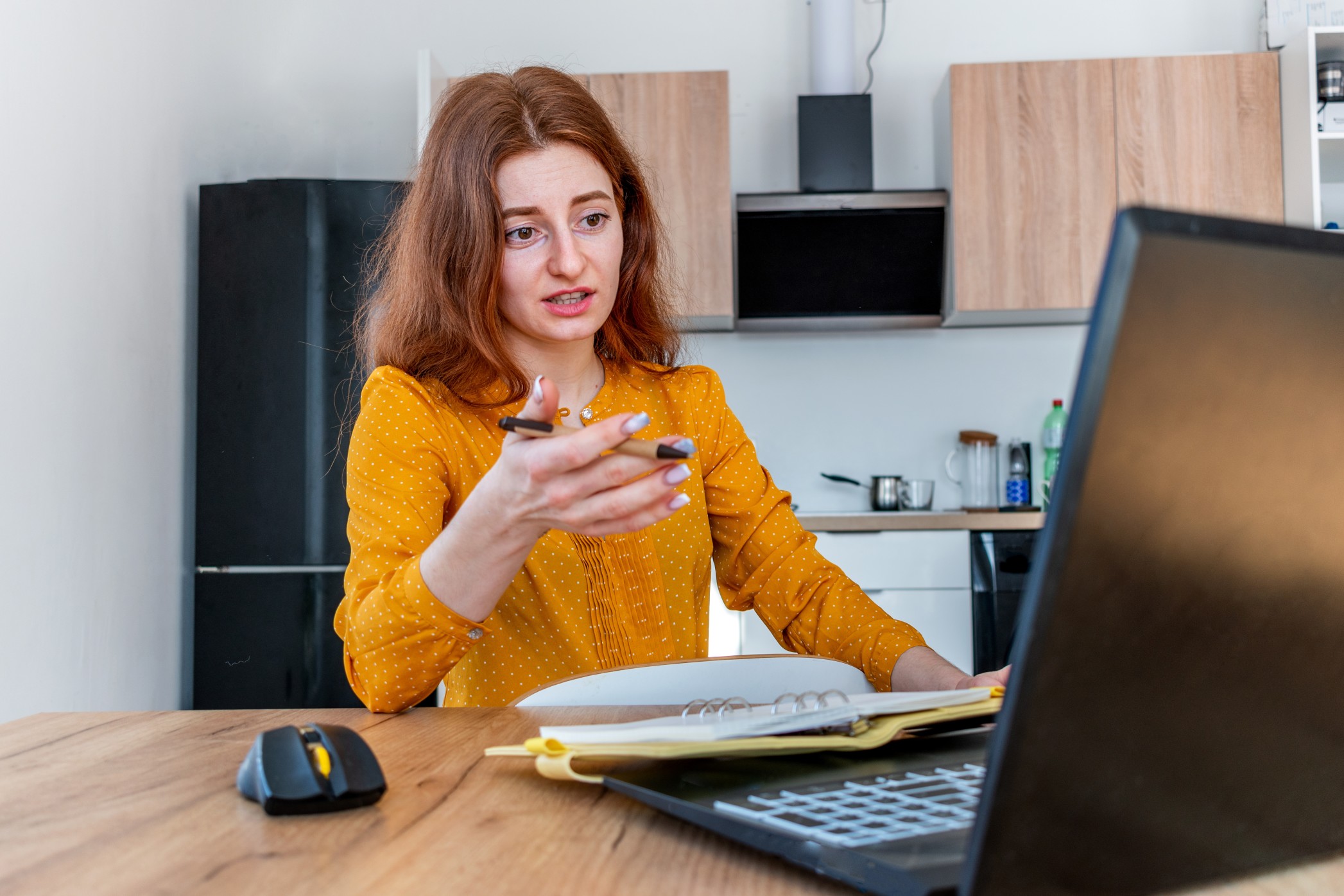 therapist-doing-online-counseling-in-kitchen