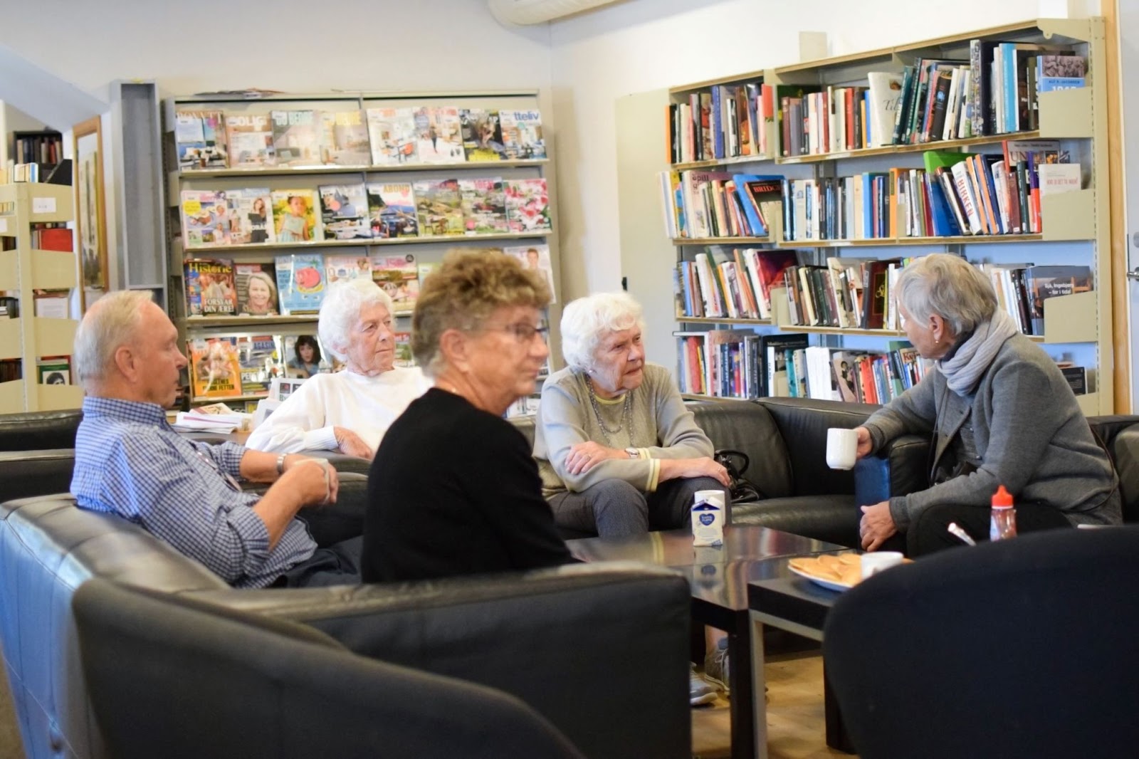 older-adult-reading-group-at-library